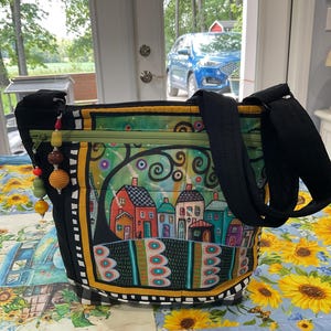 Linda bolsa de tecido com estampa de arte folclórica, chaveiro e bolso, alça ajustável para usar transversal ou no ombro, com zíper seguro. 100% feita à mão.