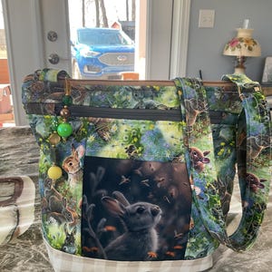 NUEVO ESTILO Monedero de bolsillo y llavero Encantador conejito con abejas Pequeño bolso bandolera o bandolera de tela con correa ajustable 100% hecho a mano