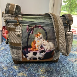 Hermoso bolso de tela con correa para hombro o bandolera con estampado europeo de gatos 100% hecho a mano