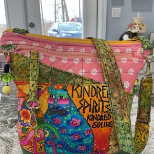 NUEVO ESTILO Monedero de bolsillo y llavero Laurel Burch Cats Pequeño bolso bandolera o de hombro con correa ajustable de tela 100% hecho a mano