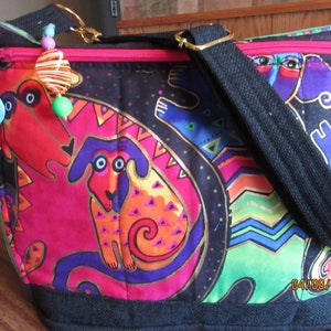Laurel Burch Hunde Crossbody oder Schulter Verstellbarer Gurt Stoff Geldbörse 100% handgefertigt