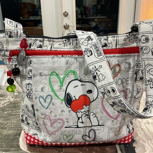 NOUVEAU STYLE Pochette et porte-clés Funny Snoopy et coeurs Sac à main en tissu à bandoulière ou bandoulière réglable 100 % fait main