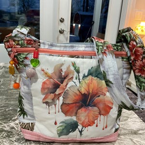 Bolso bandolera o bandolera de tela con motivos tropicales e hibiscos 100% hecho a mano