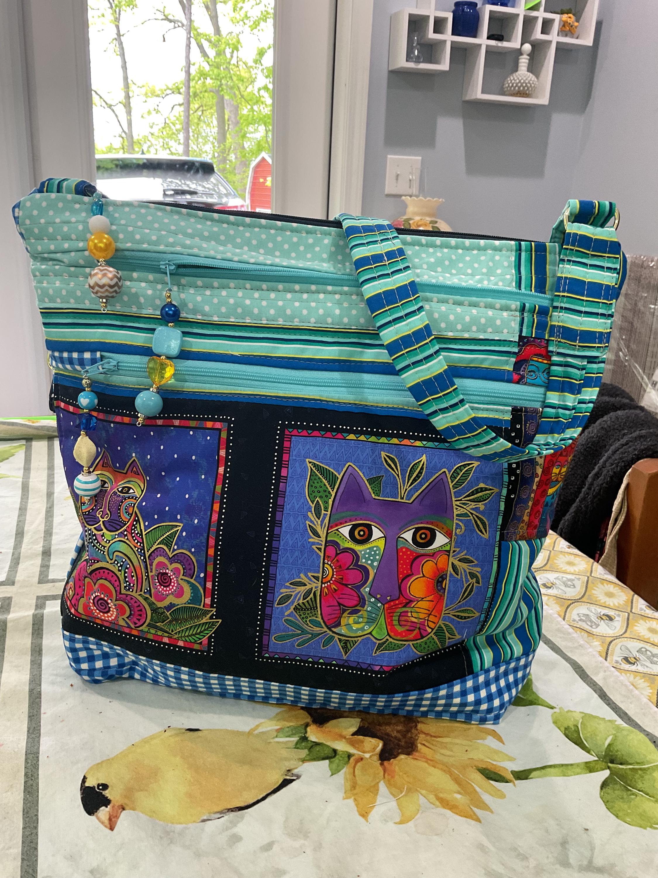 Striking Laurel Burch CAT Jewel Tones 7 Zipper With Secured  display picture 2