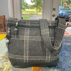 Bolso bandolera o bandolera de tela a cuadros grises suaves de alta gama con correa ajustable, 100 % hecho a mano