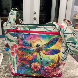 Jolie libellule avec fleurs imperméable à bandoulière ou bandoulière réglable en tissu avec fermeture à glissière sécurisée 100 % fait main