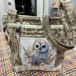 Preciosa cartera de tela con correa para el hombro o cruzada con forma de búho bebé 100 % hecha a mano
