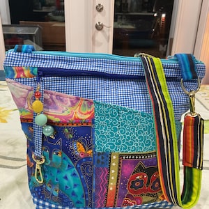 NUEVO ESTILO Monedero de bolsillo y llavero Laurel Burch Cats Pequeño bolso bandolera o de hombro con correa ajustable de tela 100% hecho a mano