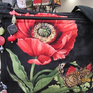 Superbe sac à main coquelicot et papillon à bandoulière ou bandoulière réglable en tissu avec fermeture à glissière sécurisée 100 % fait main