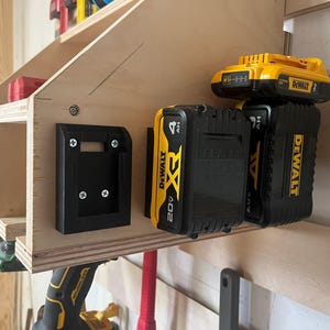 battery mount dewalt 20v / clip in battery hanger / 3d printed battery mount dewalt / gift for men