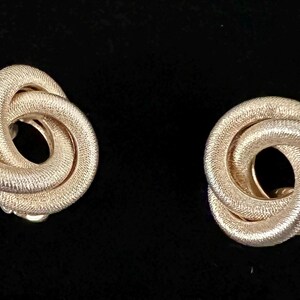 Sarah Coventry Gold Trinity Costume Clip-On Earrings