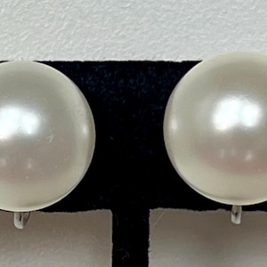Richelieu Faux Pearl Button Costume Screw-Back Earrings