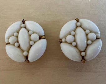 Richelieu White Bead Costume Clip-On Earrings