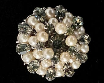 Broche Vintage Dorée à Perles - Occasion, Métal Doré Et Perles Blanches, Style Rétro