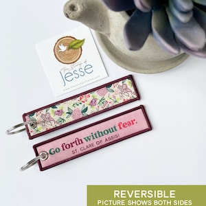 Llavero tejido católico / Etiquetas para bolsos / Etiqueta para equipaje / San Juan Pablo II / Santa Teresita de Lisieux / Jesús, me entrego a Ti / San Bernardo Purple - St. Clare