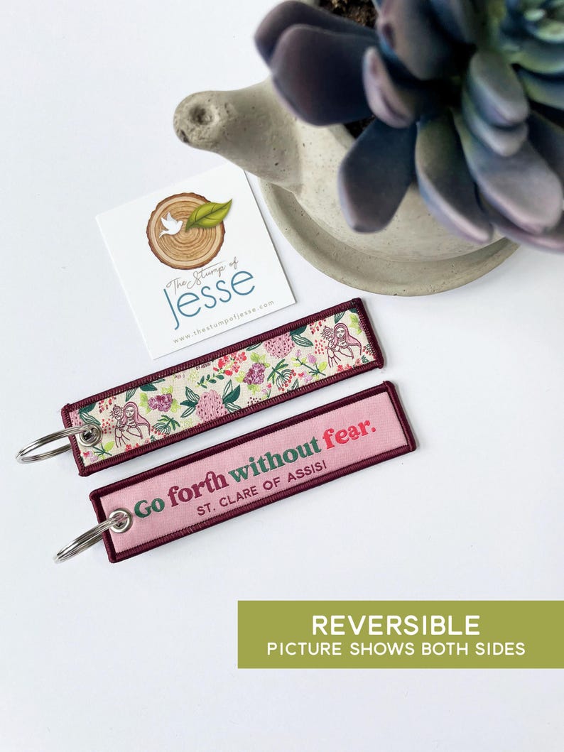 Llavero tejido católico / Etiquetas para bolsos / Etiqueta para equipaje / San Juan Pablo II / Santa Teresita de Lisieux / Jesús, me entrego a Ti / San Bernardo Purple - St. Clare