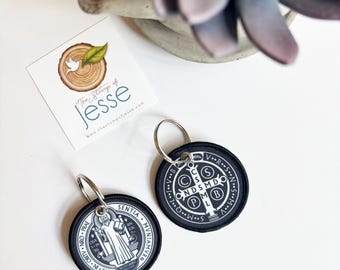 Llavero tejido con la Medalla de San Benito / Llavero católico / Regalo católico