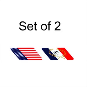 Könnte beinhalten: Set aus zwei Flaggen, eine amerikanische Flagge und eine französische Flagge. Die Flaggen sind rot, weiß und blau.