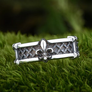 Fleur de lis ring french style, Rustic promise ring for her, Medieval jewelry for women
