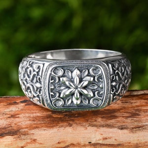 Engraved signet ring women, Minimal flower ring in 925 Sterling silver, Pinky promise ring, Wife christmas gift