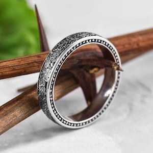 Bague de fiançailles feuille de chêne nature unique gravée sur mesure ou une alliance unisexe parfaite : cadeau cool pour les couples d'anniversaire personnalisé art déco