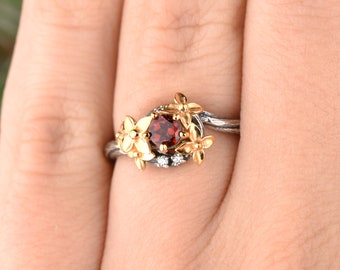 Birthstone ring for mom. Custom gifts for her
