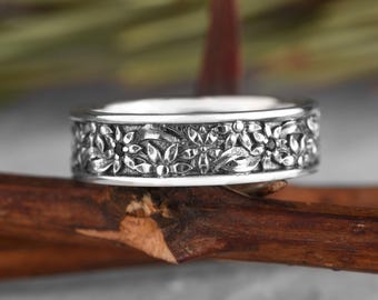 Sterling silver floral pattern wedding band and natural sapphire.  Minimalist engagement  ring in boho style for women