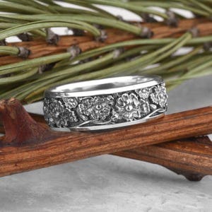 Anello in argento con motivo floreale - Anello di fidanzamento massiccio inciso personalizzato - Fede nuziale alternativa unica per le donne