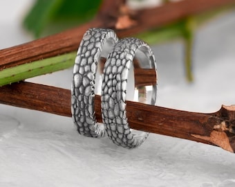 Snake shed wedding band set, Unique wedding rings