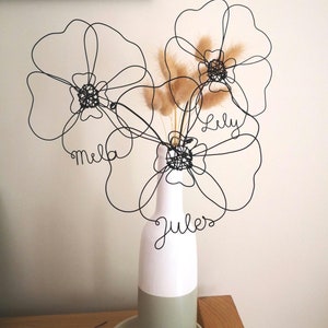 Customizable wire family names bouquet, personalized poppy flowers made of wire, lovely poppy, handmade in France.