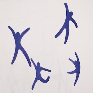 Mobile les danseurs, mobile design papier cartonné et fil de fer, mobile bleu, mobile contemporain, art mobile, mobile cinétique.