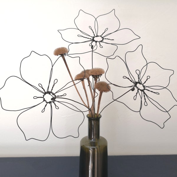 Bouquet of 3 large flowers in black annealed wire, minimalist decoration, floral decoration, sustainable bouquet to offer, gift idea.