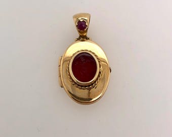 vintage 14k gold locket with cabochon Ruby and red Venetian glass made in Italy
