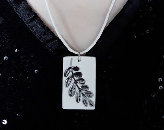 Collier en porcelaine, diffuseur de parfum, pendentif feuille, lustre platine, bijoux en porcelaine, bijoux en céramique, feuille, argent sterling, blanc