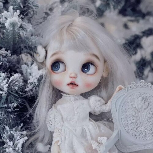 customizing blythe doll