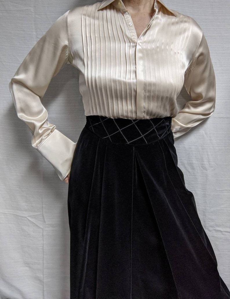Vintage Black VelveteenSkirt Below the Knee Herman Geist Embroidered Waistband Front Pleat Vintage Size 10
