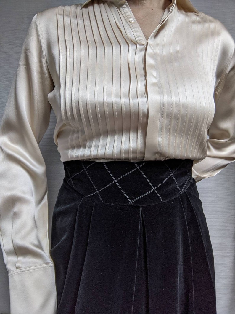 Vintage Black VelveteenSkirt Below the Knee Herman Geist Embroidered Waistband Front Pleat Vintage Size 10
