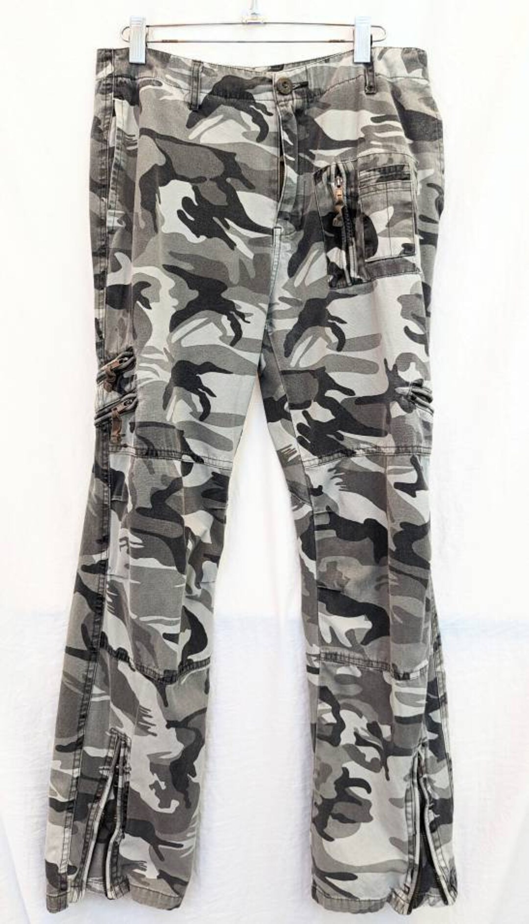 Y2K Gray Camo Cargo Pants. Union Army. Size 31x29. Lots of Zippers and