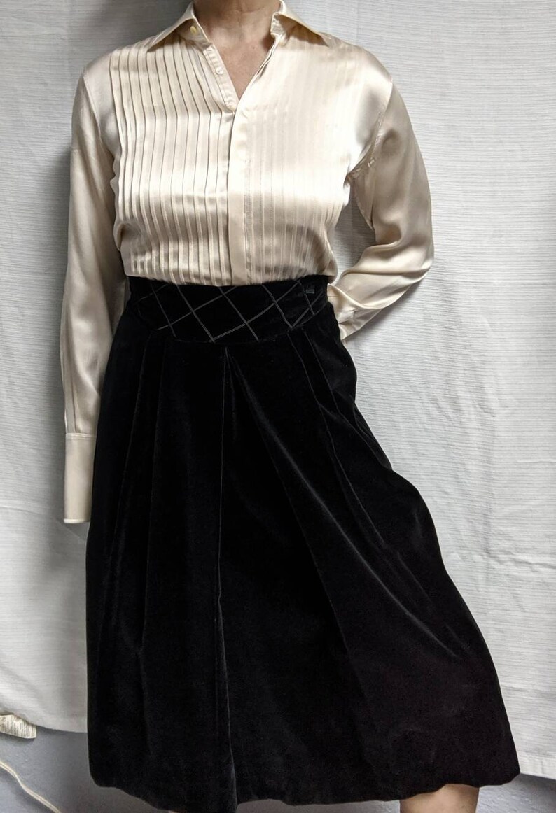 Vintage Black VelveteenSkirt Below the Knee Herman Geist Embroidered Waistband Front Pleat Vintage Size 10