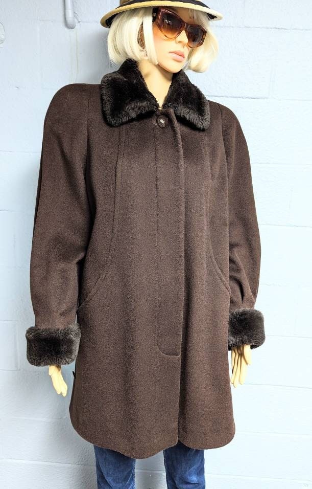 Vintage Women's Brown Wool Swing Coat. 1950s, Shoulder Pads