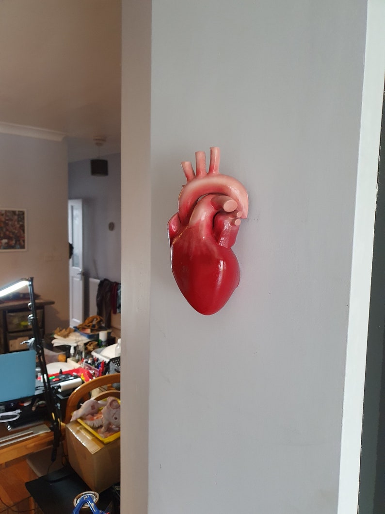 Väggskulptur med mänskligt hjärta: Unik heminredning och skräckinspirerad present. bild 2