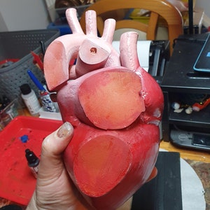 Väggskulptur med mänskligt hjärta: Unik heminredning och skräckinspirerad present. bild 7