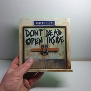 The Walking corpse, Dont Open Dead Inside! door display. A Door for horror lovers. Miniature Door. Home Decor.