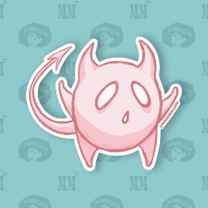 Puede incluir: Una pegatina de diablo rosa de dibujos animados con borde blanco. El diablo tiene cuernos, cola y brazos extendidos. La pegatina tiene el texto "@maddmallow" en la parte inferior derecha. El fondo es de color azul claro con un patrón repetido.