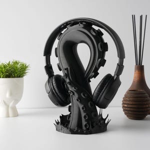 Octopus Arm Headphone Stand | Flexible Tentacle-Inspired Holder