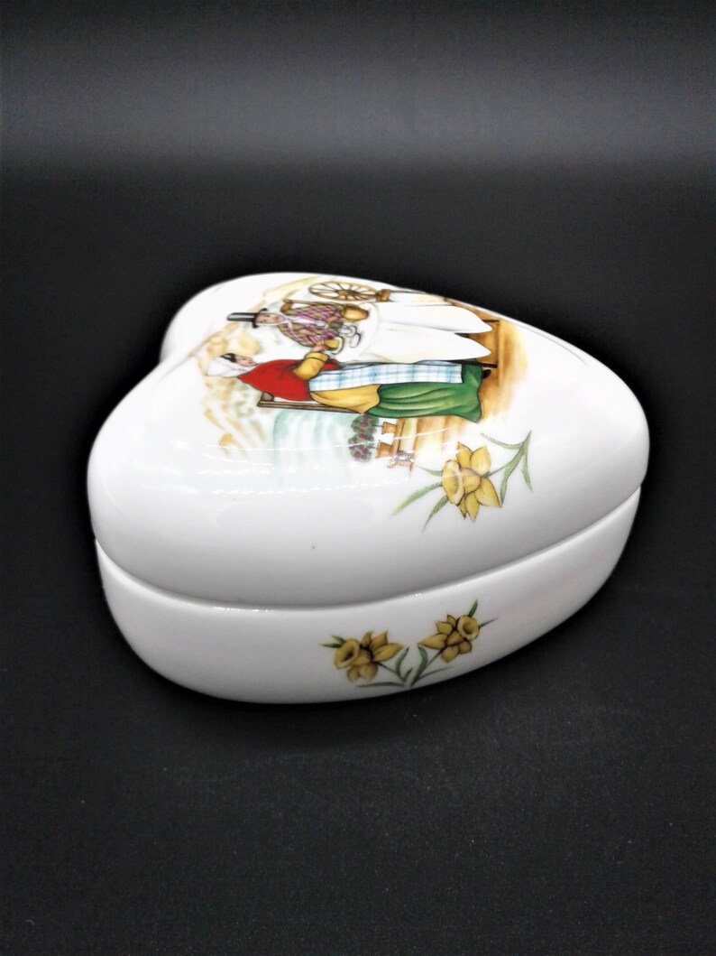 Heart Shaped Trinket Ring Box Staffordshire Fine Bone China Daffodiles Women Having Tea With