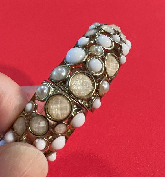 Vintage attractive gold and pearl-looking stretch… - image 1