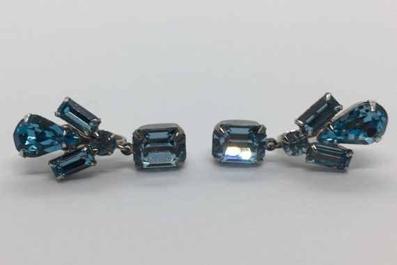 Vintage 1950 Aqua Blue Rhinestone Earrings - image 9