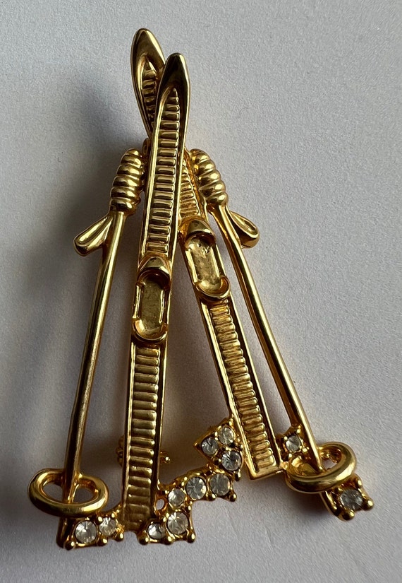 Lovely skiing brooch gold tone and Swarovski cryst