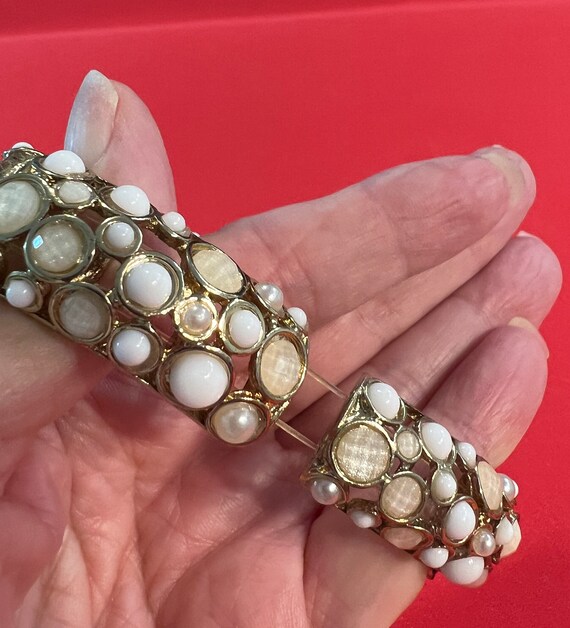 Vintage attractive gold and pearl-looking stretch… - image 4